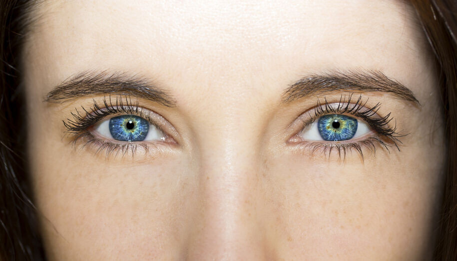 Les exercices de yoga des yeux