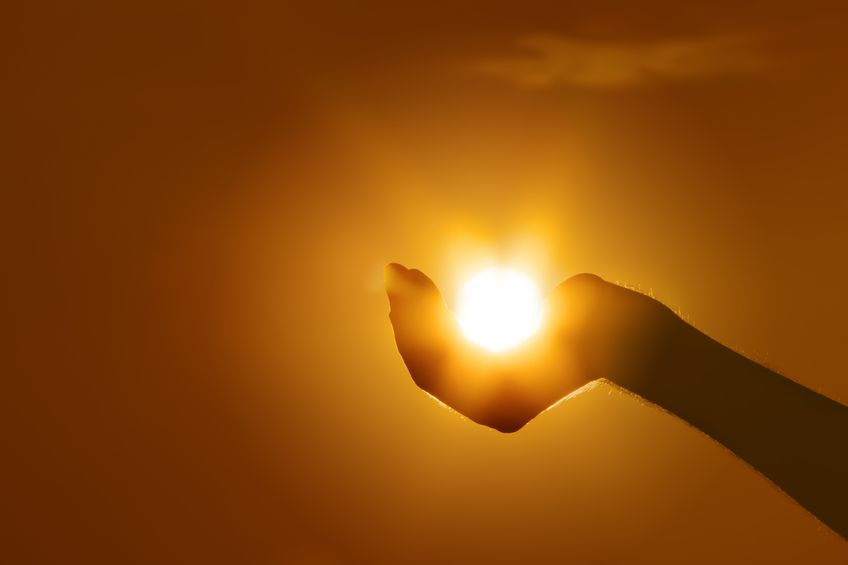 Découvrez tous les bienfaits du yoga des doigts avec Surya Mudra Les bienfaits de Surya Mudra !