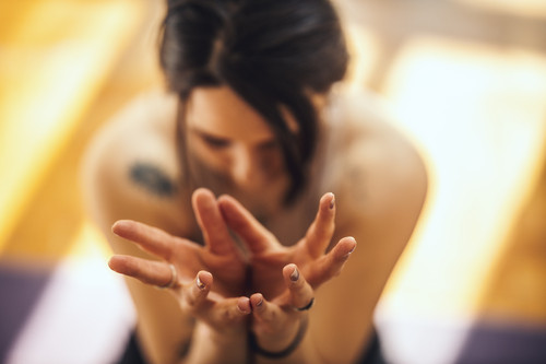 Comment faire le mudra du lotus