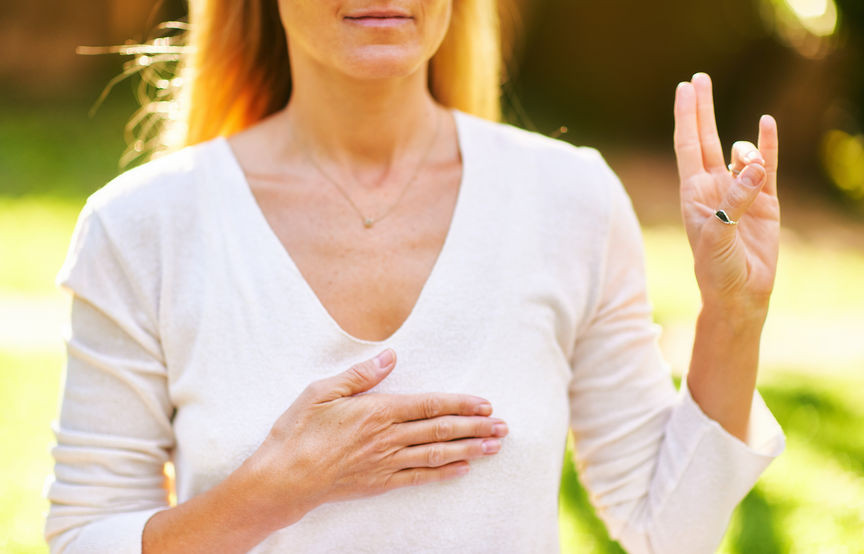 comment réaliser le Surya Mudra ? Surya Mudra : comment faire le geste du soleil ?
