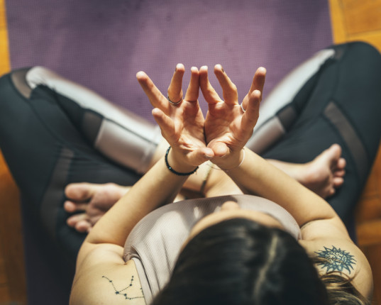 Yoga des doigts : Padma mudra