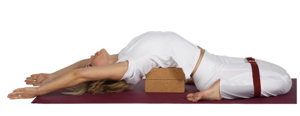 Une brique de Yoga, pas cher et indispensable ! utiliser des briques de yoga pour assuer vos assanas